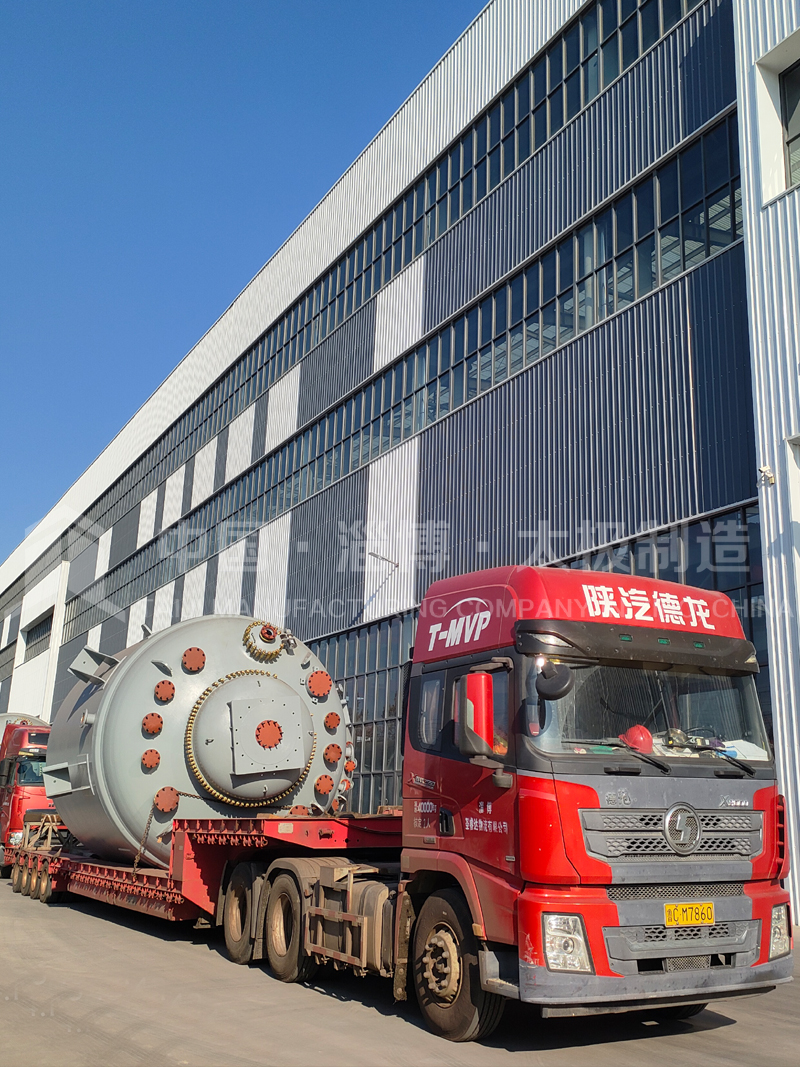 震撼！批量太極 6 萬升搪玻璃反應(yīng)釜今日發(fā)貨